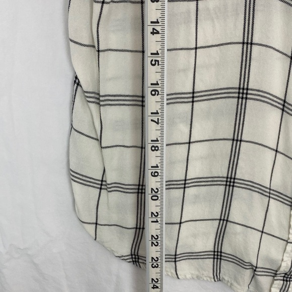 Reitmans Shirt Long Sleeve Button Up Black and White Check - Picture 6 of 8